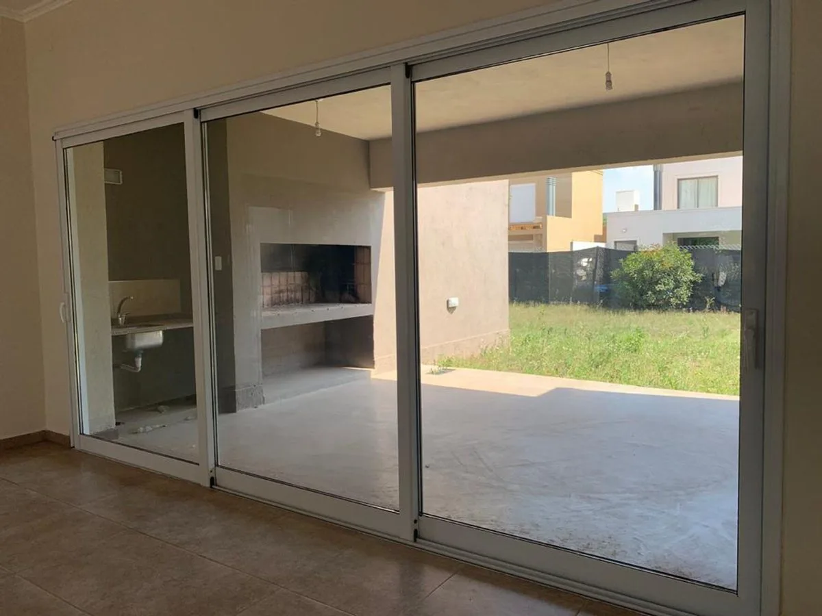 SE VENDE CASA 3 DORMITOR B LAS ROSAS VILLA NUEVA foto 3