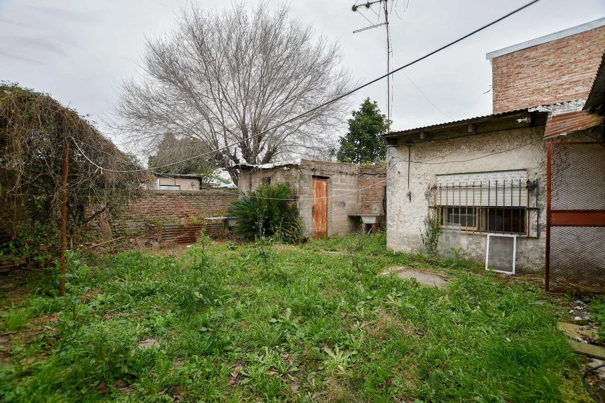 CASA EN VENTA A REFACCIONAR LA PLATA foto 5