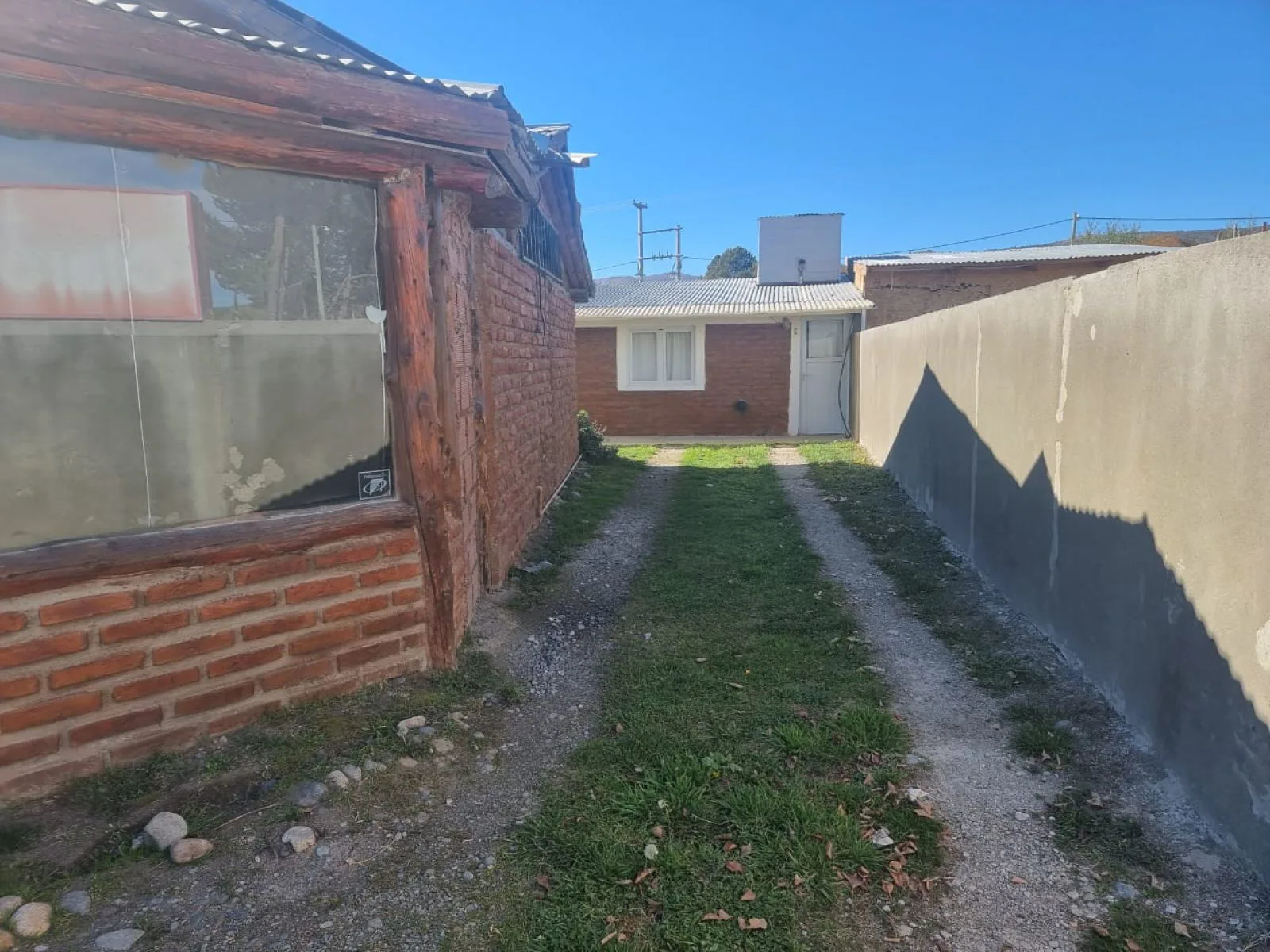 COMPLEJO DE 2 LOCALES COMERCIALES, 1 DEPARTAMENTO Y 5 MONOAMBIENTES TIPO DORMIS EN CHOLILA -CHUBUT foto 5