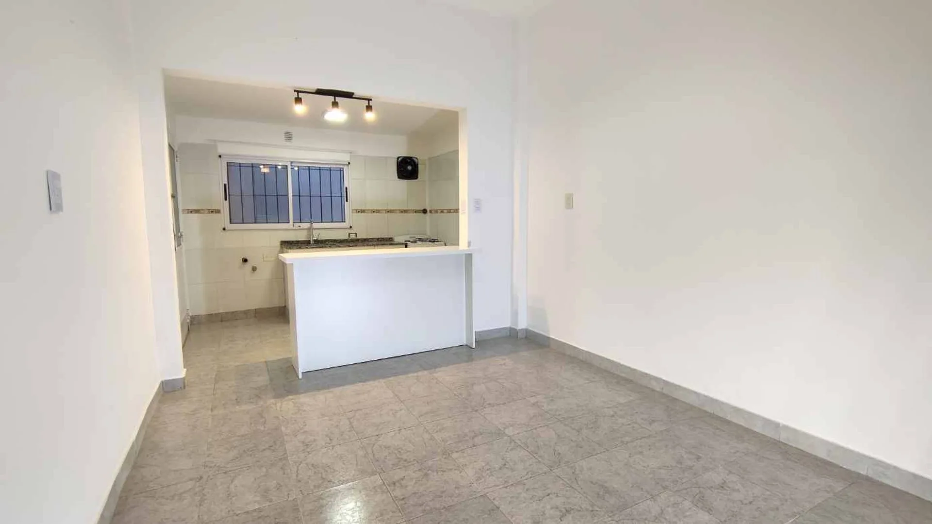 Venta Comodo PH 3 Ambientes Planta Baja Ballester foto 4