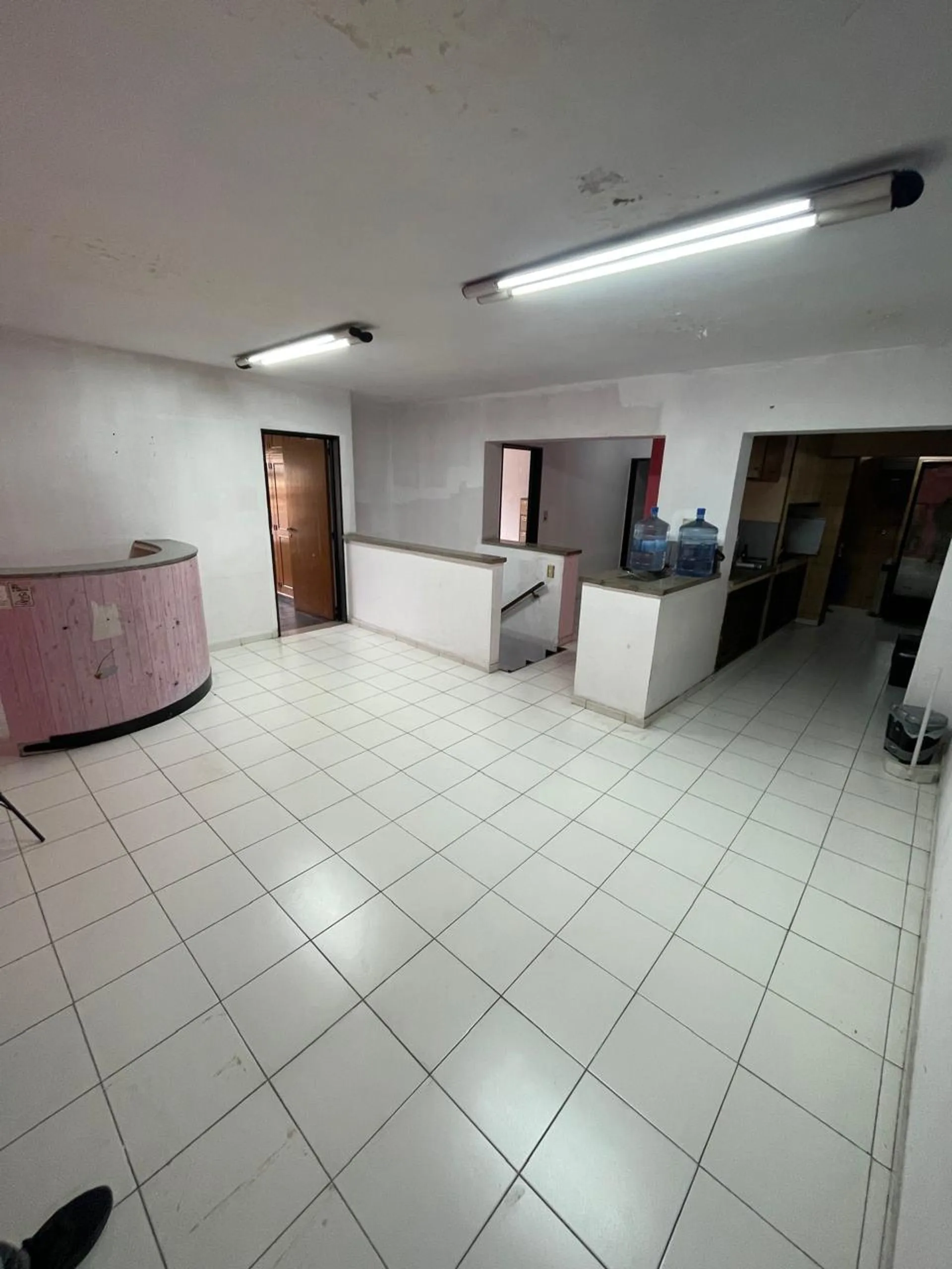 Excelente Galpon con oficinas foto 4