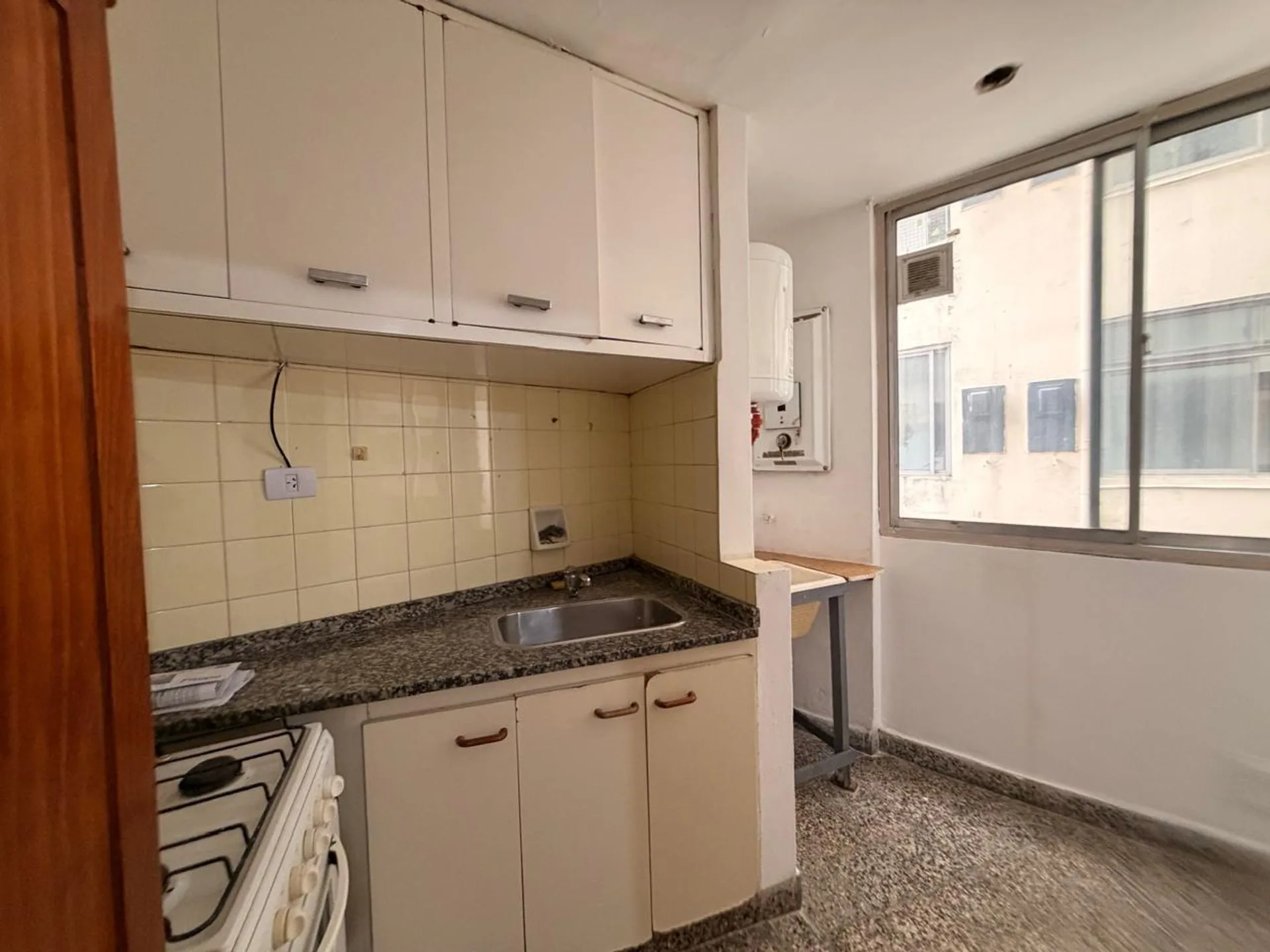 VENTA MONOAMBIENTE A REFACCIONAR EN CABALLITO foto 2