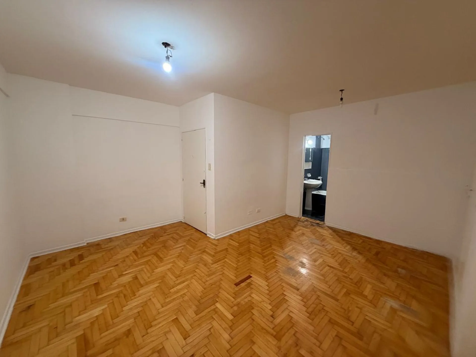 VENTA MONOAMBIENTE A REFACCIONAR EN CABALLITO foto 3