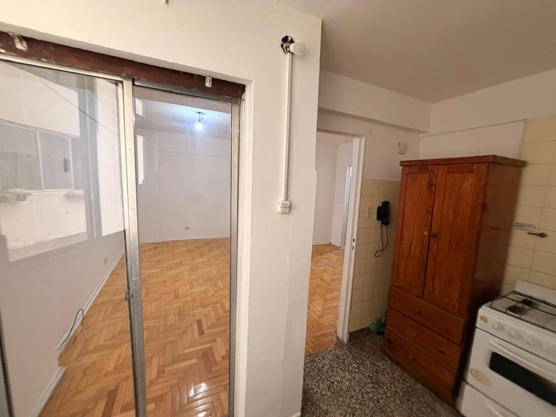VENTA MONOAMBIENTE A REFACCIONAR EN CABALLITO foto 4