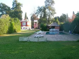 SE VENDE TERRENO DE 1070M2 CON IMPORTANTE PISCINA EN TORTUGUITAS foto 2