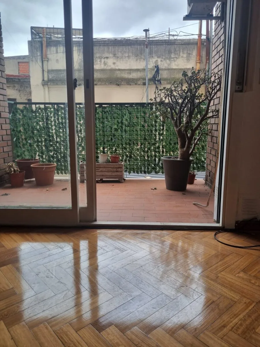 Venta precioso departamento de tres ambientes con dependencia y baño de servicio y baulera de 79 mts totales foto 5