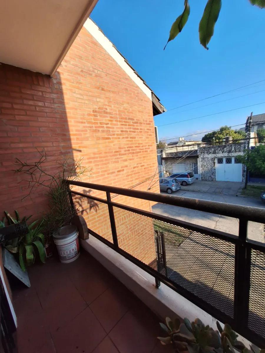 VENTA TRIPLEX 3 AMB 1/2 CON COCHERA HAEDO SUR foto 4