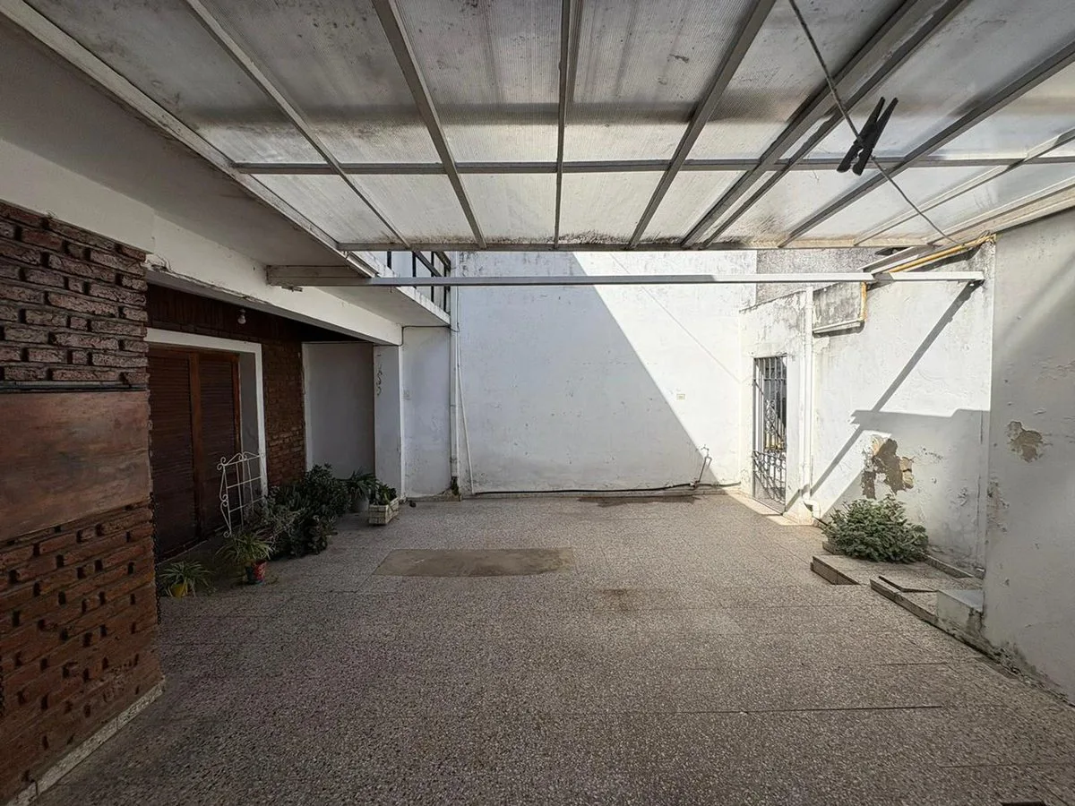 VENTA CASA INTERNA SARGENTO CABRAL, 3 DORM + PATIO foto 2