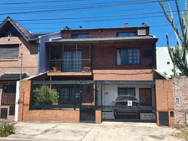 Casa 6 amb. c/ dependencias en San Andrés