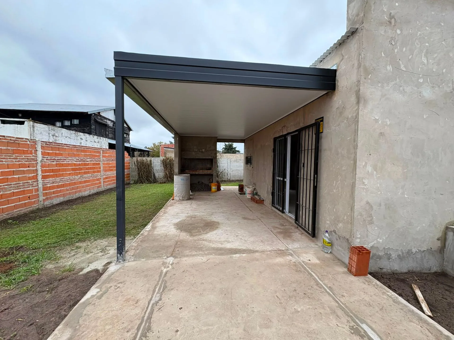 CASA A ESTRENAR DE DOS DORMITORIOS,COCHERA PATIO. foto 4