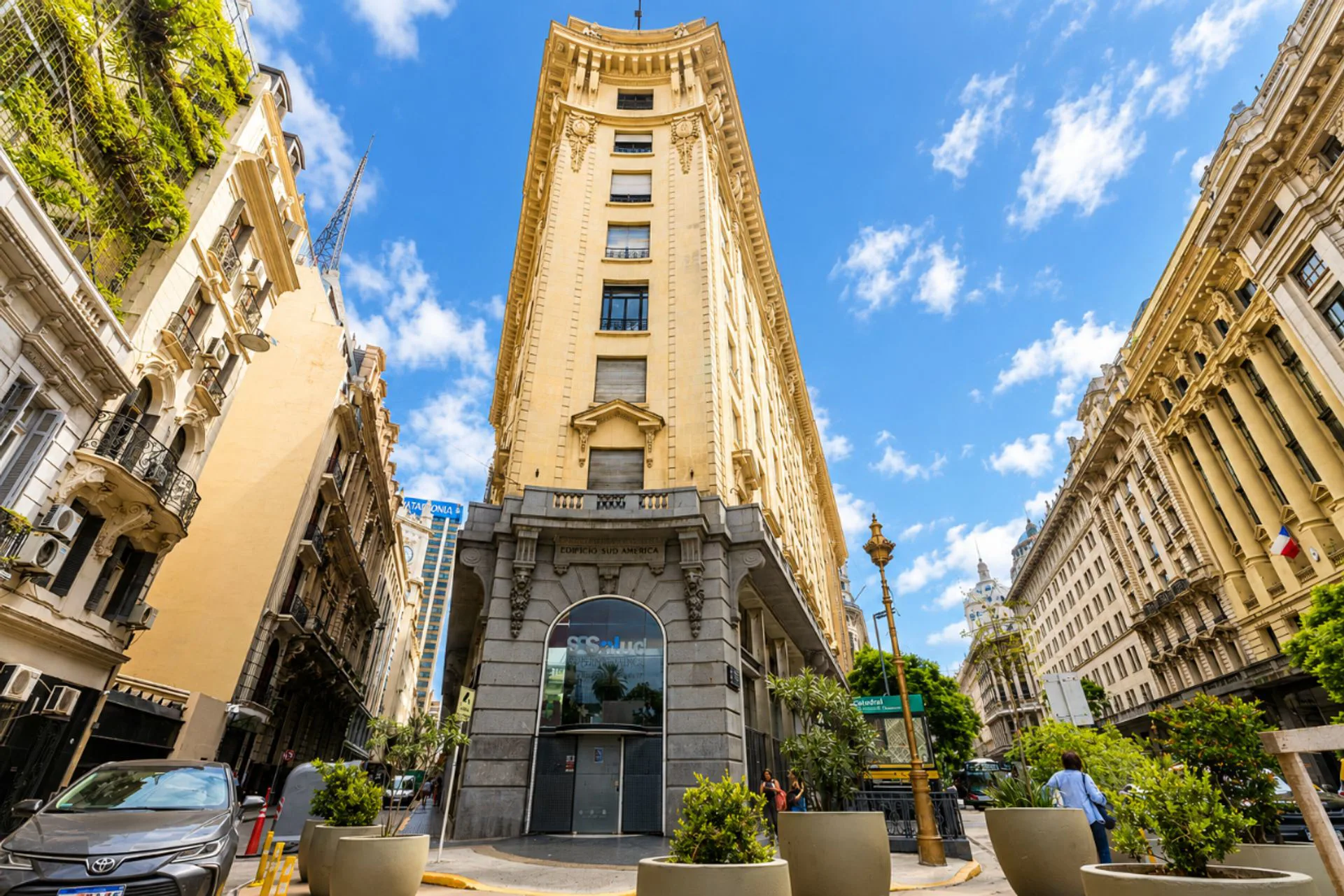 EDIFICIO SUDAMERICA EN ALQUILER foto 2