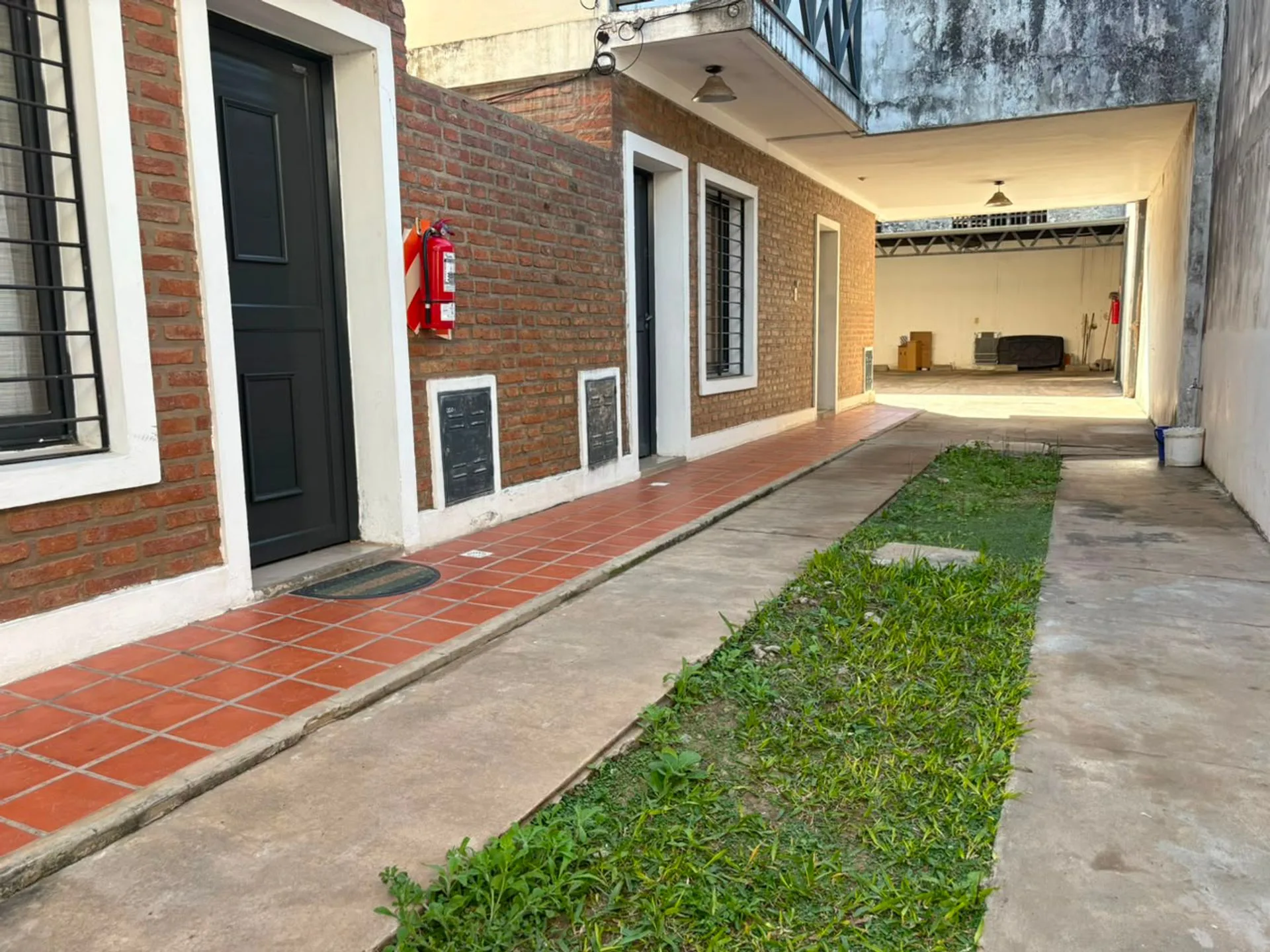 SE VENDE DUPLEX 2 DORM + COCHERA, SARGENTO CABRAL foto 2