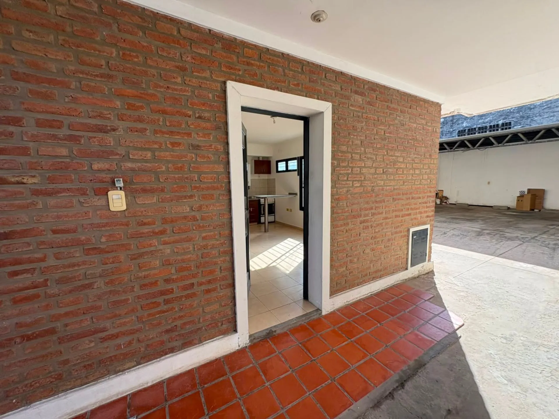SE VENDE DUPLEX 2 DORM + COCHERA, SARGENTO CABRAL foto 3