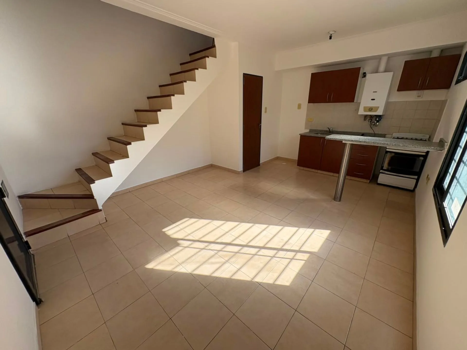 SE VENDE DUPLEX 2 DORM + COCHERA, SARGENTO CABRAL foto 5