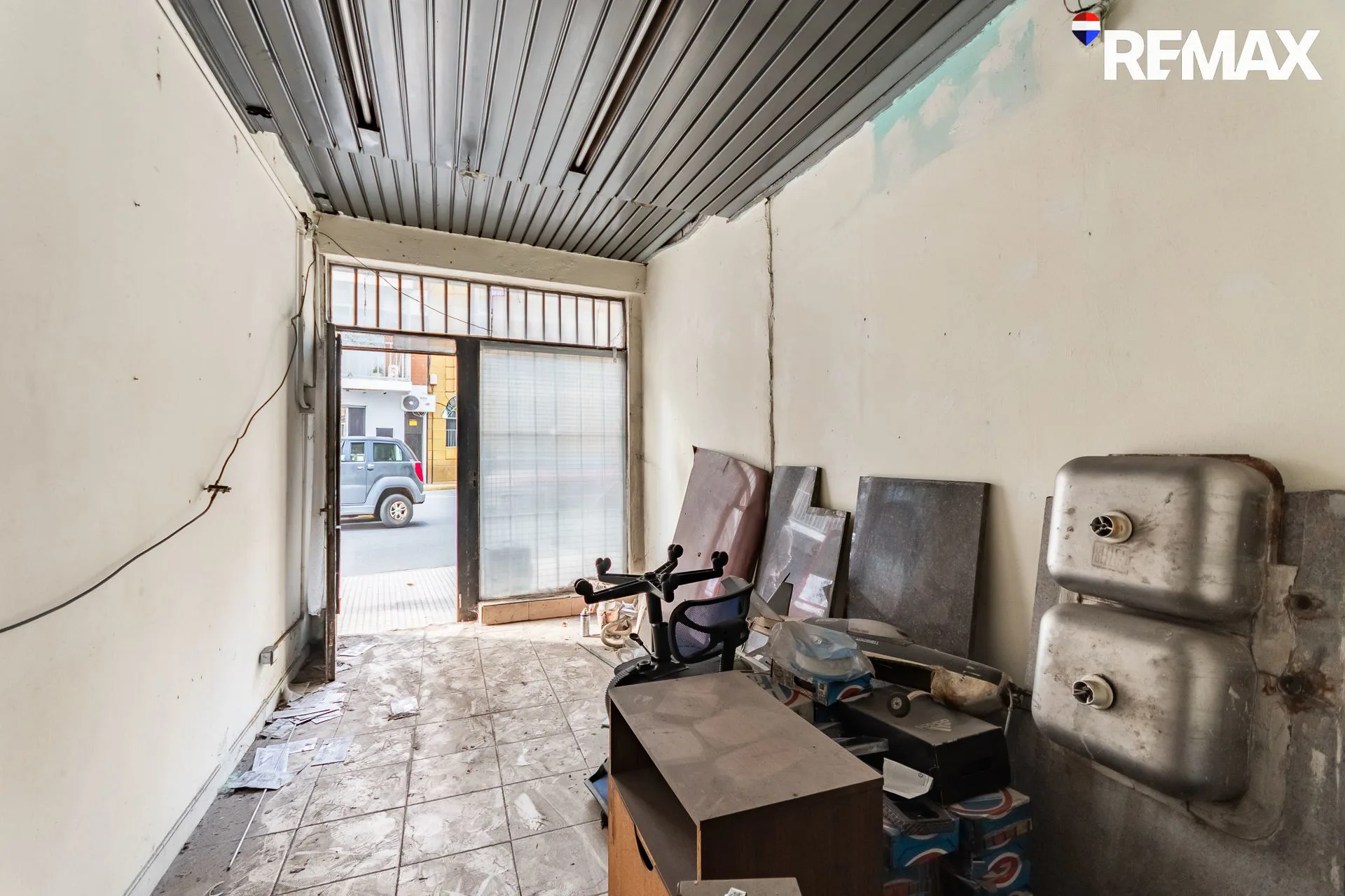 VENTA CASA LOTE PROPIO LOCAL + GARAGE BALVANERA foto 3