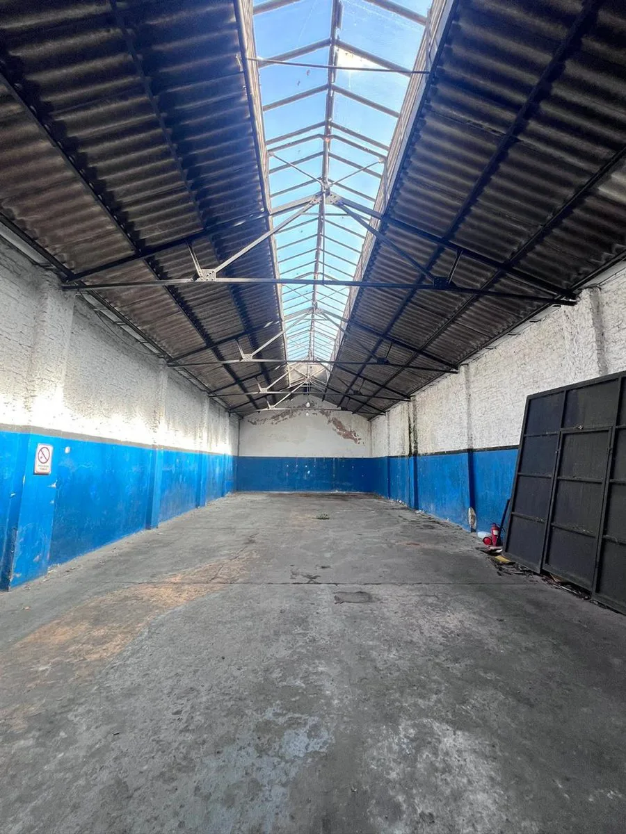 VENTA GALPÓN 220m²  LIBRE SIN COLUMNAS LANUS ESTE foto 2