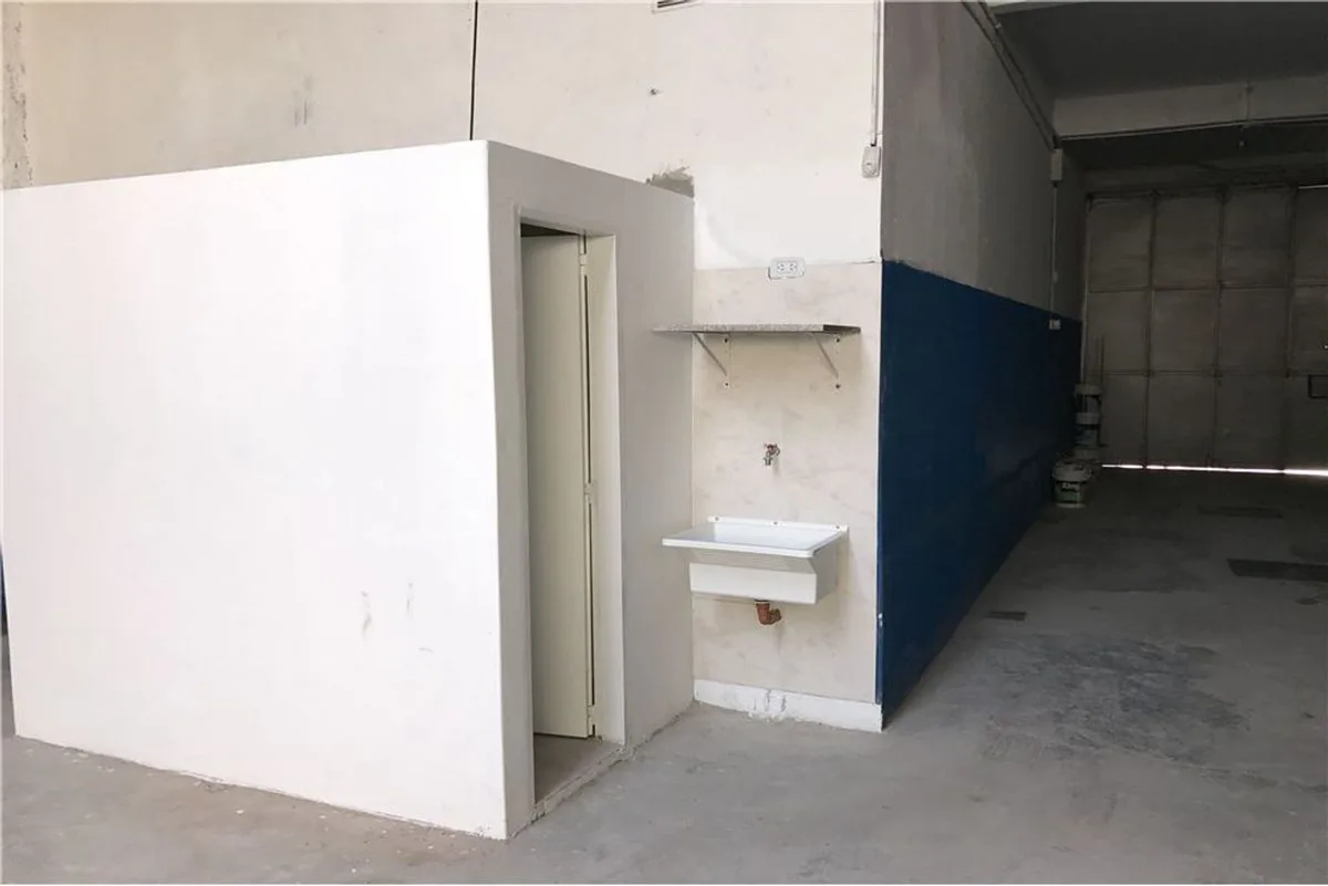VENTA GALPÓN 220m²  LIBRE SIN COLUMNAS LANUS ESTE foto 4