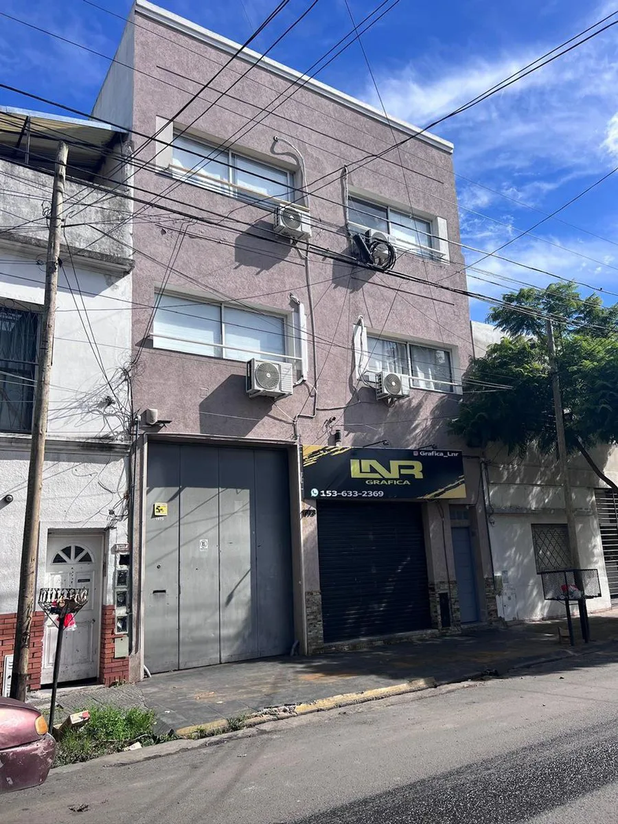 VENTA GALPÓN 220m²  LIBRE SIN COLUMNAS LANUS ESTE foto 5