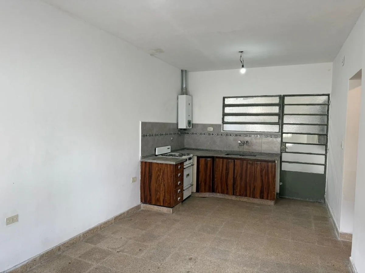 VENTA CASA 1 DORM CON PATIO CERRADO APTO CREDITO foto 3