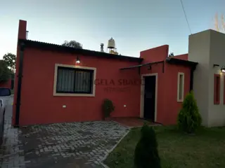 Angela Sbacco Propiedades vende casa a estrenar en barrio Exaltación foto 2