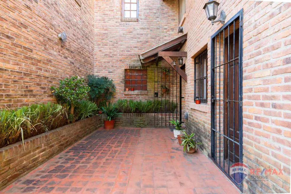 Venta dúplex con Jardín y galería en Pinamar foto 4