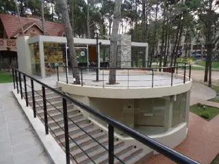 Venta en block de Locales Comercial en Mar de las Pampas, Villa Gesell, Buenos Aires foto 4