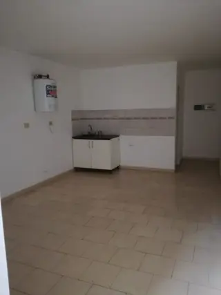 VENTA DEPARTAMENTO DE DOS AMBIENTES EN TESEI LIMITE CON CASTELAR, CON PILETA Y TERRAZA. U$S 32000 PEQUEÑA FINANCIACION foto 3