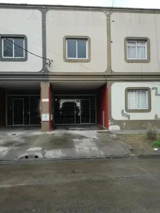 VENTA DEPARTAMENTO DE DOS AMBIENTES EN TESEI LIMITE CON CASTELAR, CON PILETA Y TERRAZA. U$S 32000 PEQUEÑA FINANCIACION foto 5