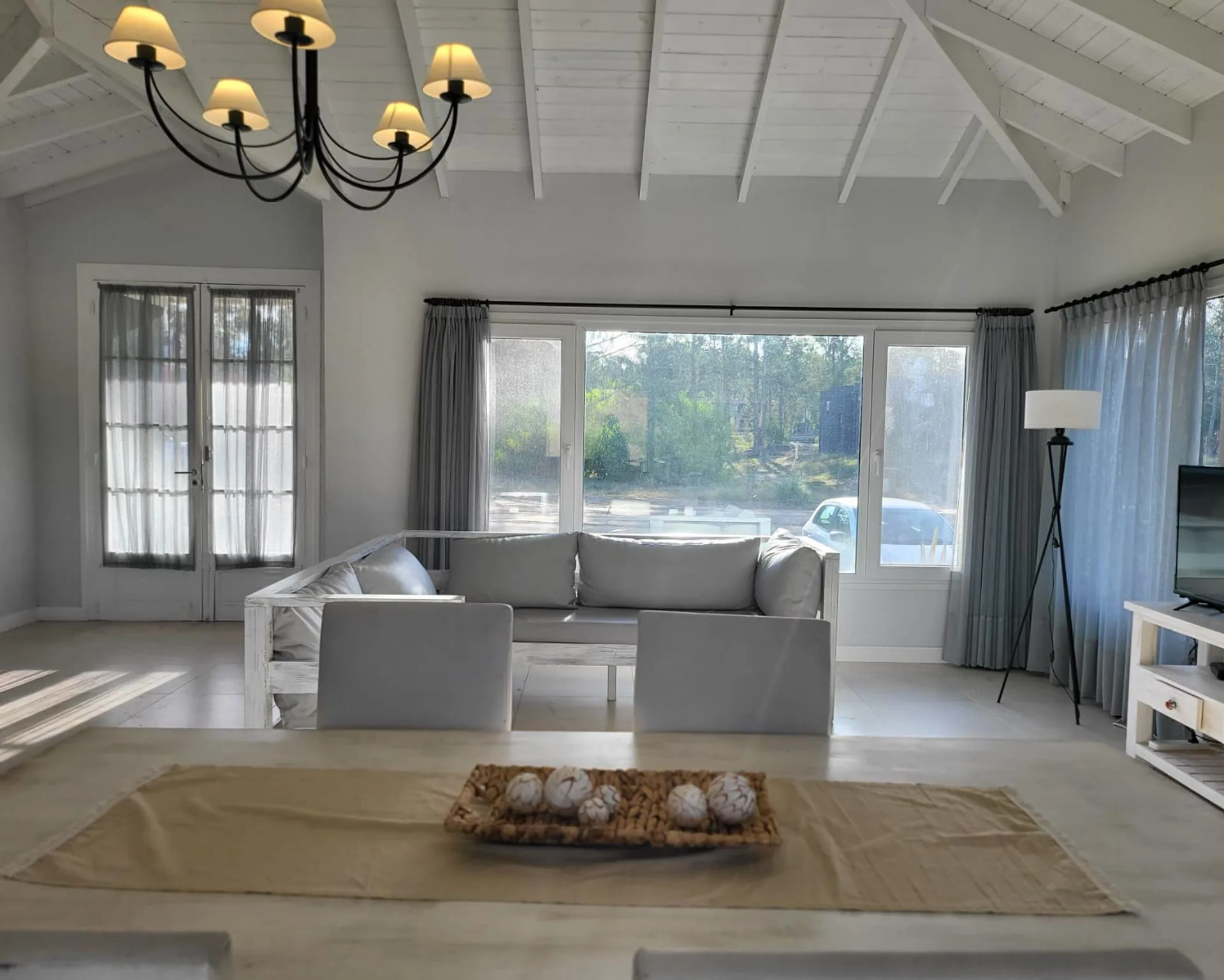 Casa Venta Costa Esmeralda con pileta toma permuta foto 4