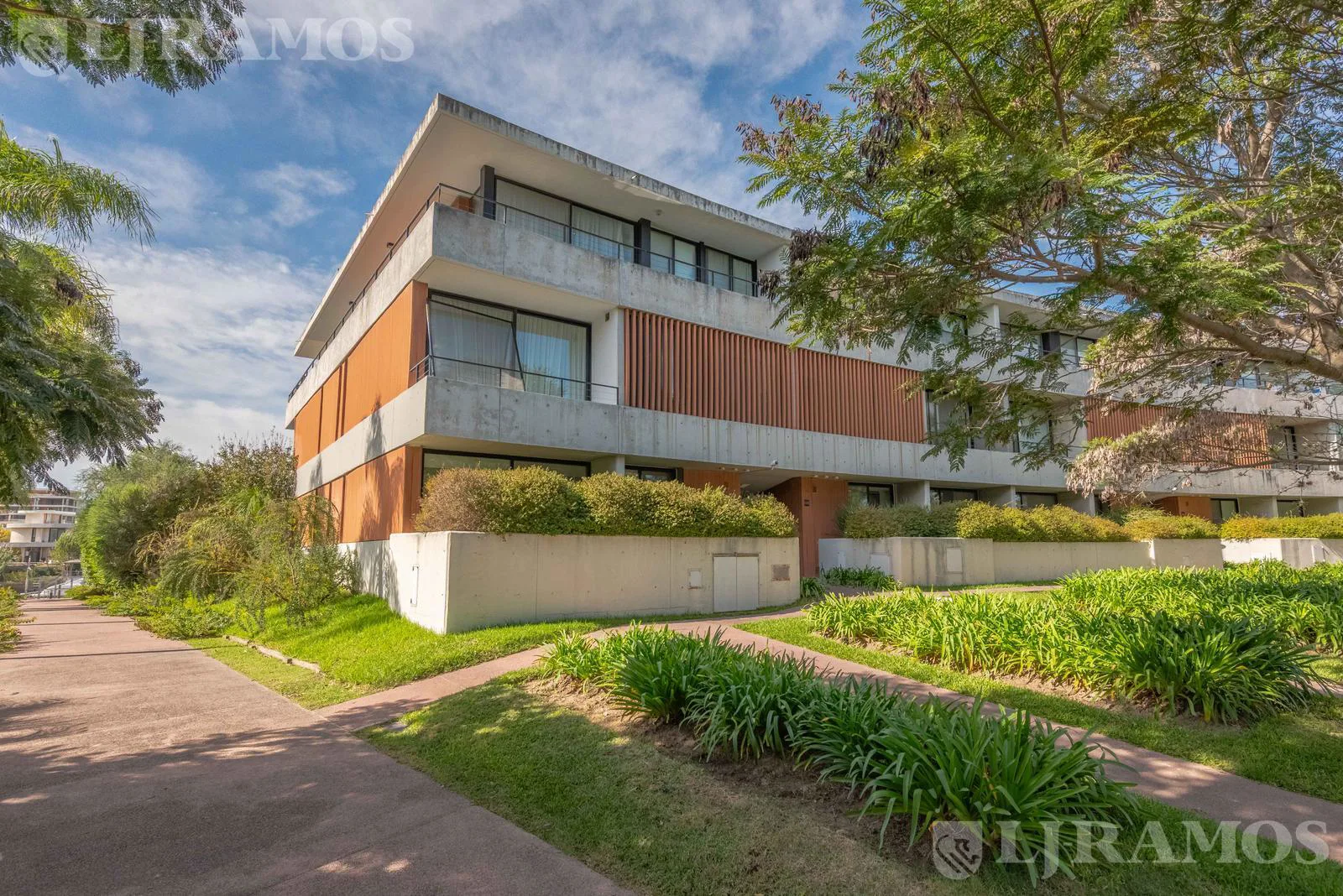 Departamento de 3 AMB   2 COCHERAS en venta en Marinas del Yacht foto 2