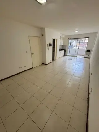 Monoambiente al frente con balcón, Neuquen 1852 a 50 mts de Plaza Irlanda foto 3