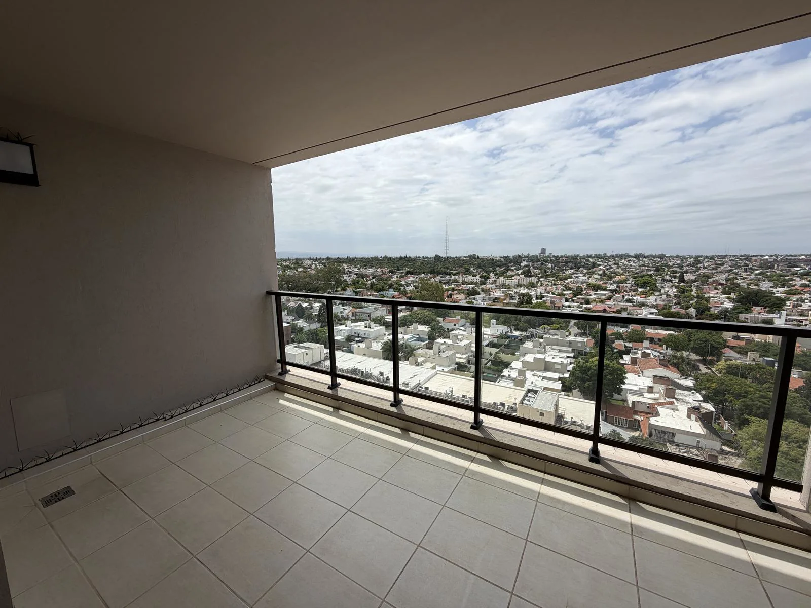 OPERA PARK Hermoso pent house de 2 dormitorios con cochera foto 3