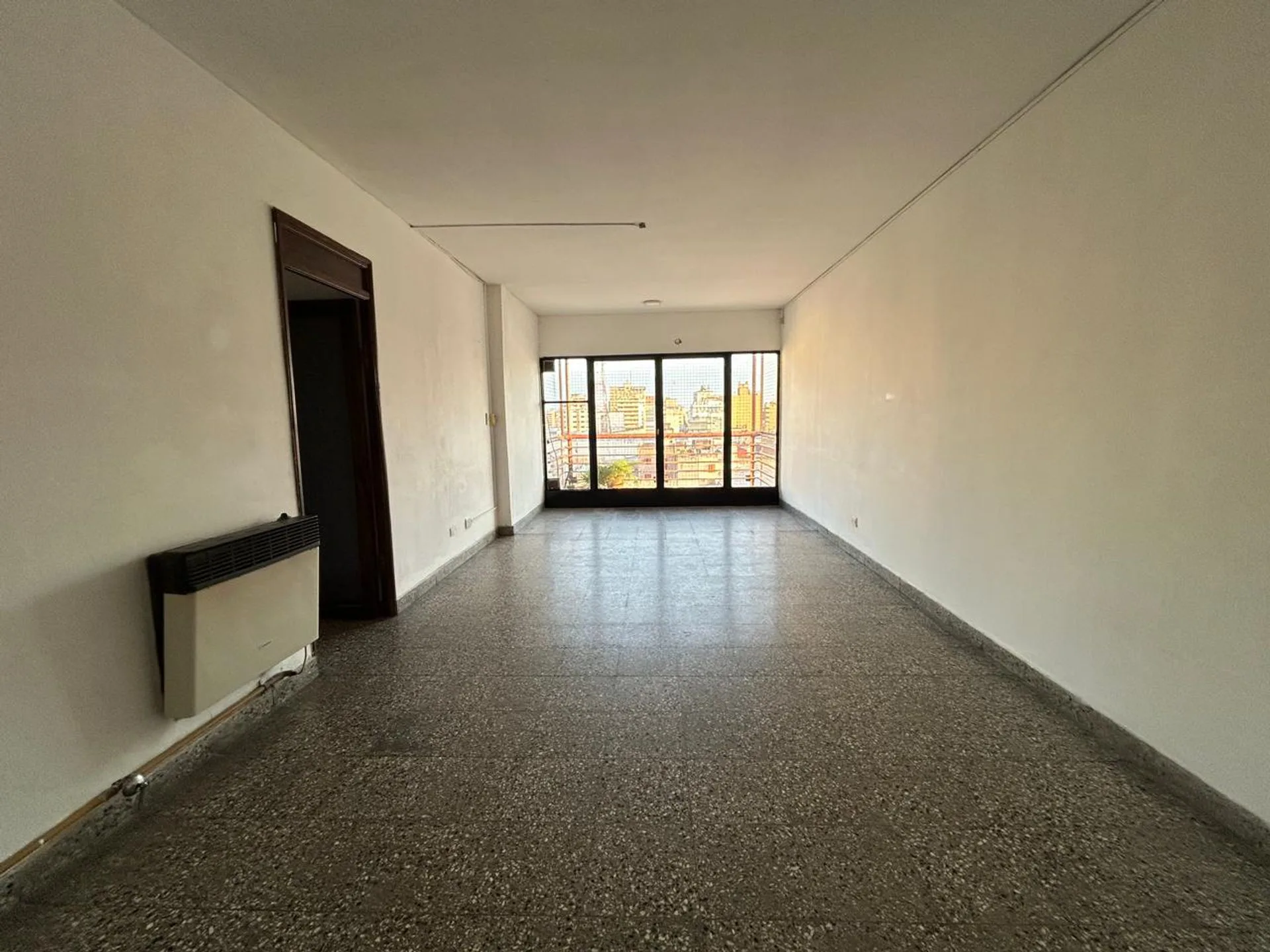 VENTA DEPARTAMENTO 3 DORM SEMIPISO EN MICROCENTRO foto 3