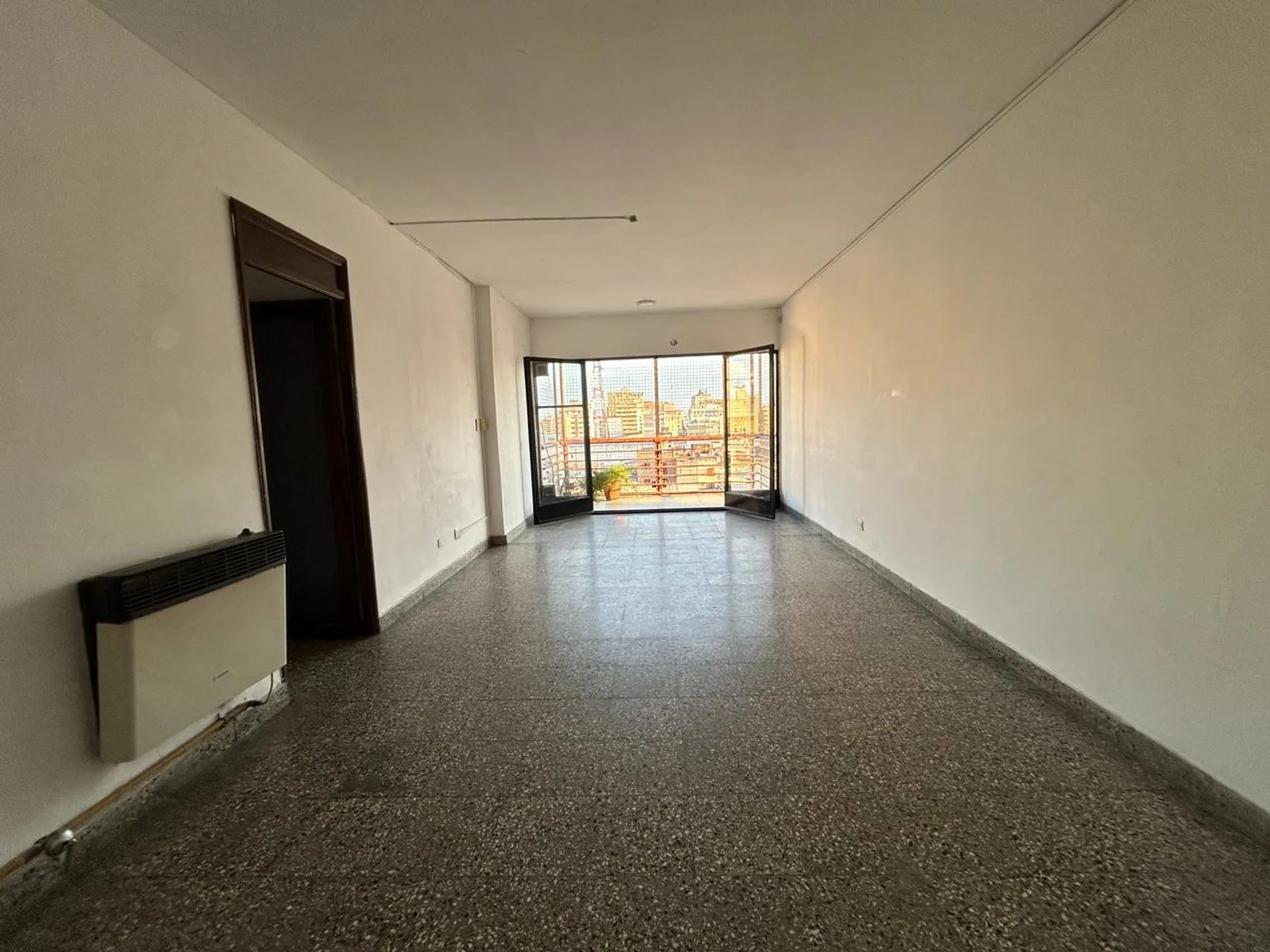 VENTA DEPARTAMENTO 3 DORM SEMIPISO EN MICROCENTRO foto 4
