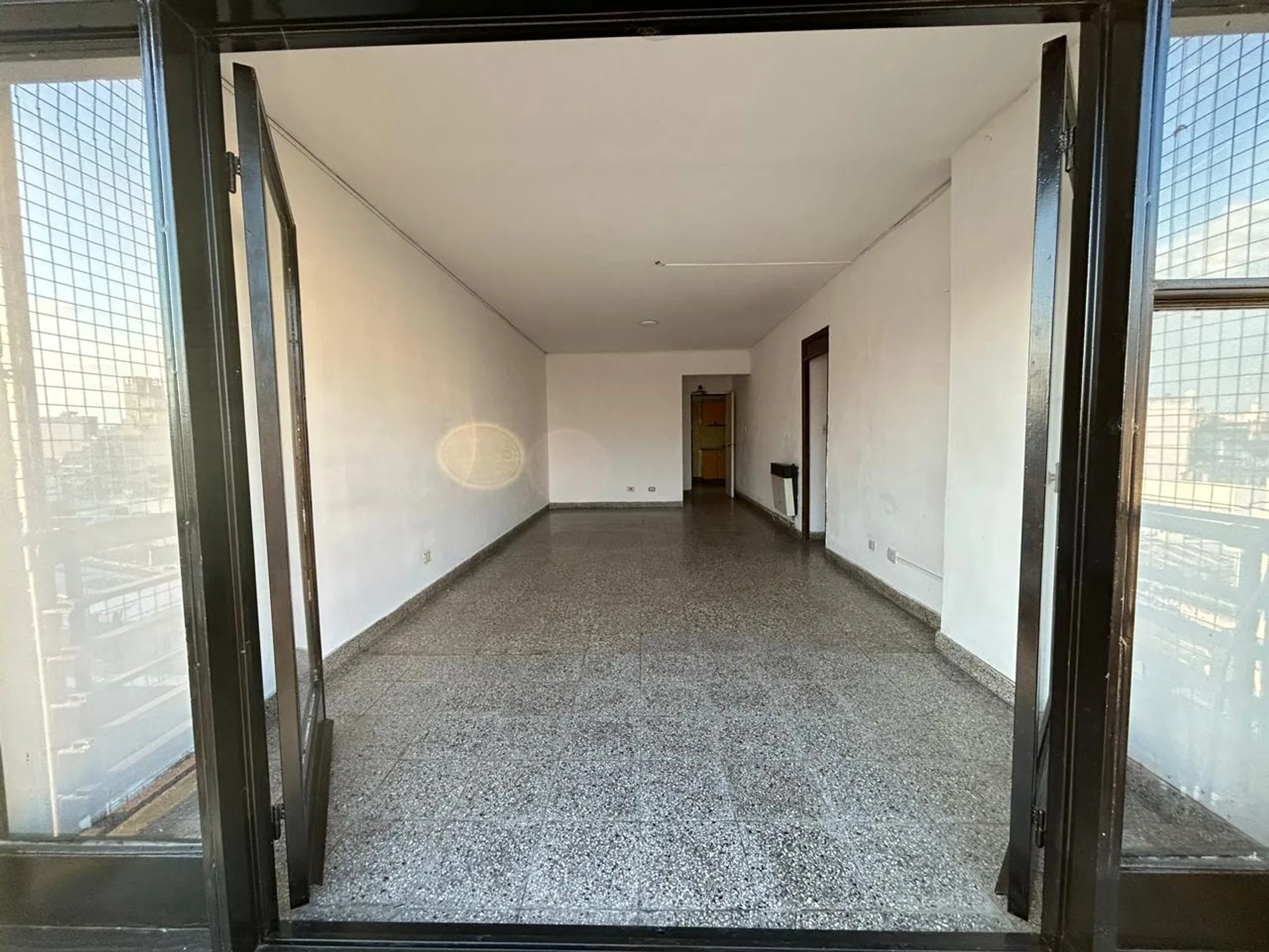 VENTA DEPARTAMENTO 3 DORM SEMIPISO EN MICROCENTRO foto 5