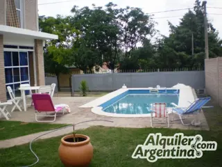 DEPTO A UNA CUADRA DEL RIO CON PILETA-PATIO-COCHERA Y ASADOR foto 3