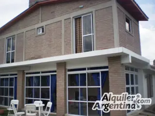 DEPTO A UNA CUADRA DEL RIO CON PILETA-PATIO-COCHERA Y ASADOR foto 5