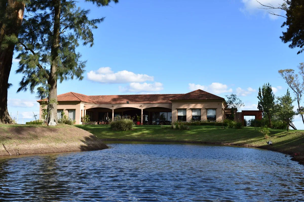 VENTA LOTE A LAGUNA EN BARRIO PRIVADO SAN LUCAS foto 2