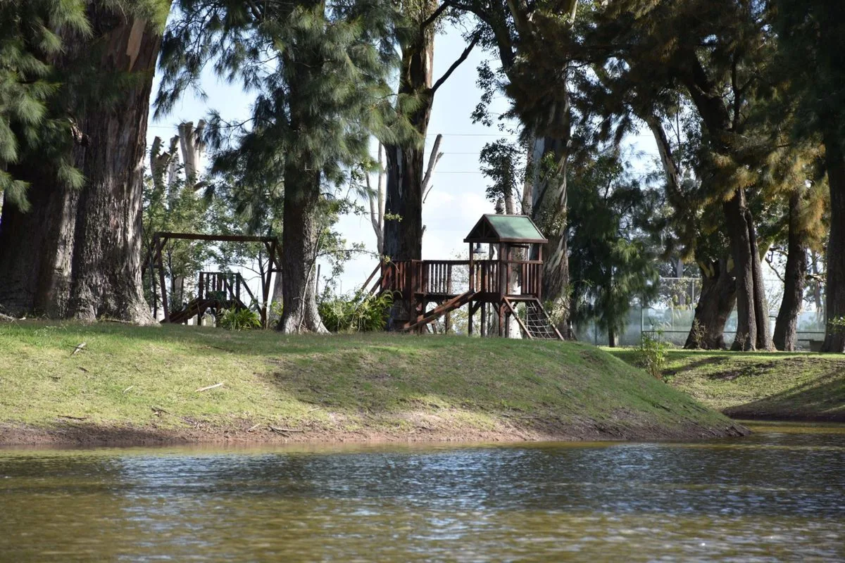 VENTA LOTE A LAGUNA EN BARRIO PRIVADO SAN LUCAS foto 3