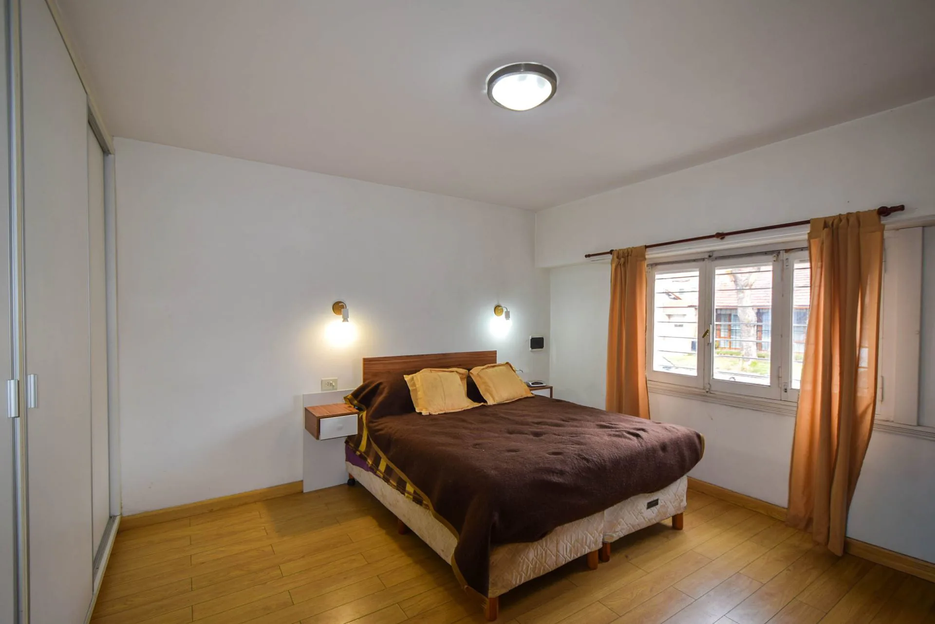 VENTA CASA PH INDEP 3 AMBIENTES CON PARQUE foto 3