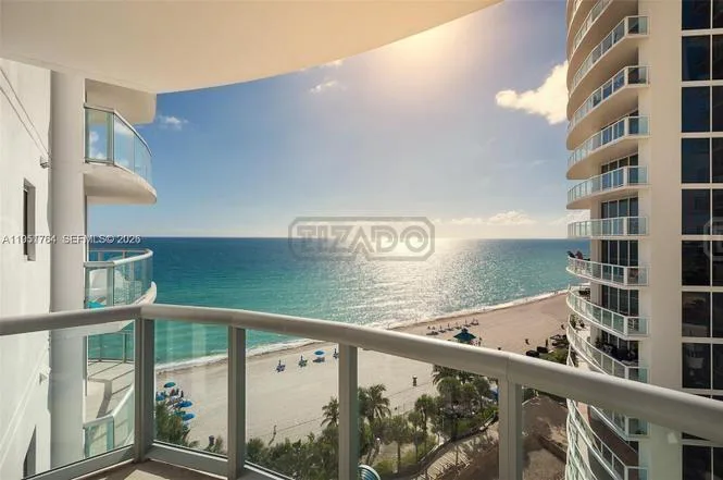 18683 Collins Ave 18600 foto 2