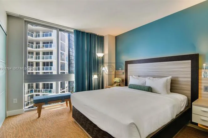 18683 Collins Ave 18600 foto 4