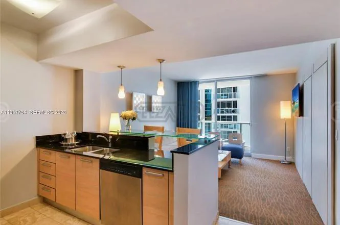 18683 Collins Ave 18600 foto 5