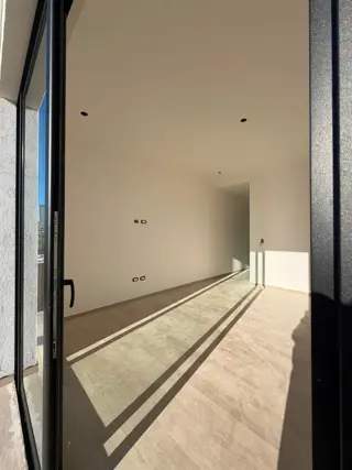 CASA A LA LAGUNA EN UNA PLANTA - 4 DORMITORIOS- PILETA foto 3
