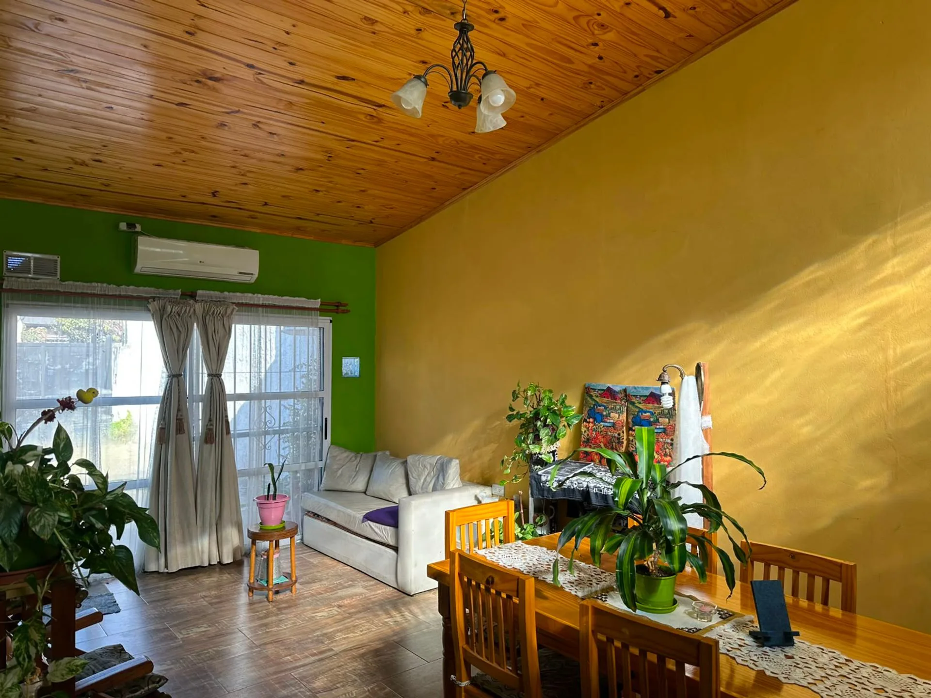 VENTA CASA 3 AMB. CON AMPLIO PARQUE - BANFIELD E. foto 4