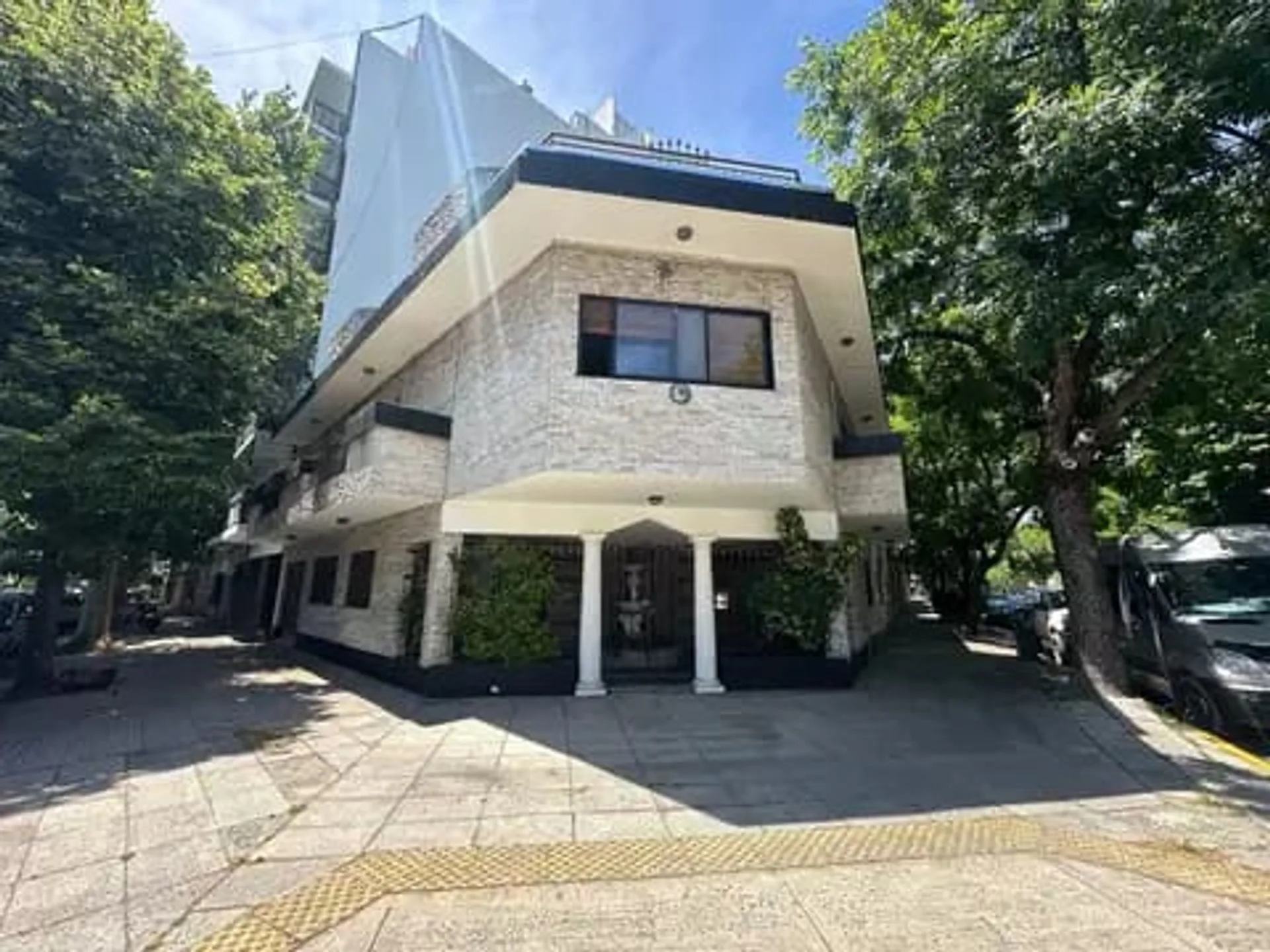 CASA 6 AMBIENTES VENTA PARQUE AVELLANEDA COCHERA