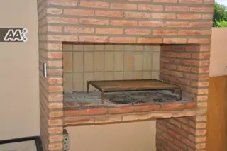 OPORTUNIDAD VENTA DE 3 CASAS MÁS UN DEPARTAMENTO CON PATIO - PILETA - COCHERA. DOS VIVIENDAS EN VENTA foto 2