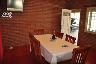 OPORTUNIDAD VENTA DE 3 CASAS MÁS UN DEPARTAMENTO CON PATIO - PILETA - COCHERA. DOS VIVIENDAS EN VENTA foto 5
