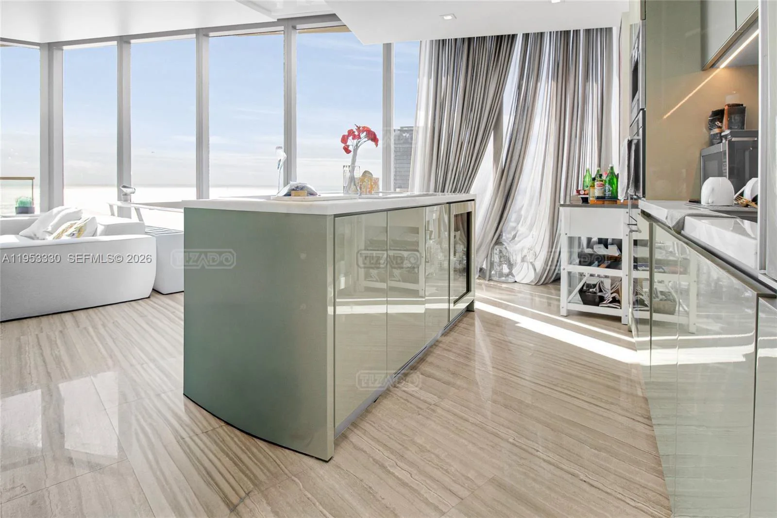 18683 Collins Ave 18600 foto 4