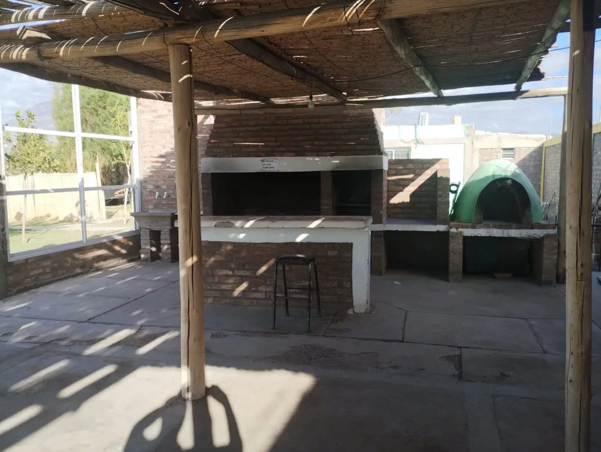 Casa de 2 dormitorio con pileta y quincho. Pocito foto 3